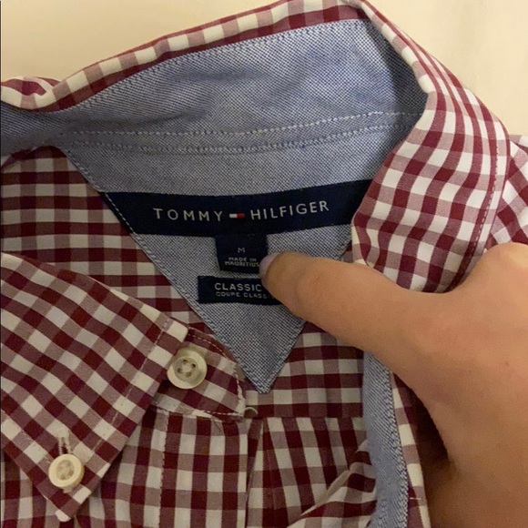 Tommy Hilfiger. Maroon/red and white dress shirt - Picture 4 of 4